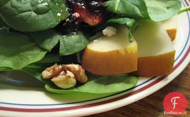 Insalata di pere e spinaci con vinaigrette di mirtilli