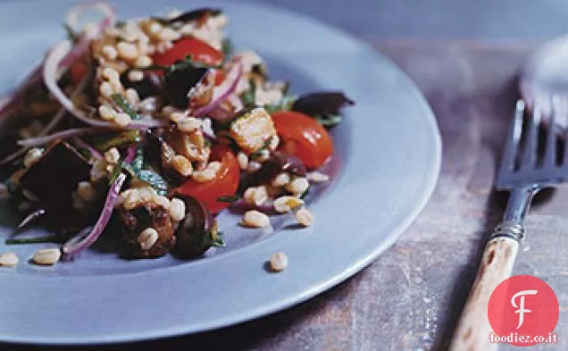 Insalata mediterranea di melanzane e orzo