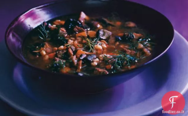Zuppa di manzo, funghi e orzo