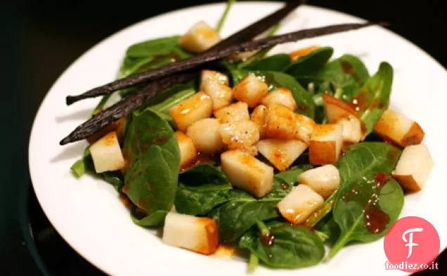 Insalata di capesante e spinaci con salsa di peperoncino alla vaniglia