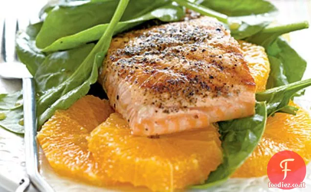 Insalata di salmone e spinaci alla griglia
