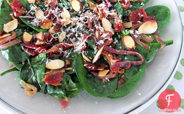 Insalata di spinaci con condimento caldo di pancetta