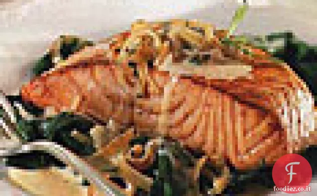 Salmone scottato su spinaci Baby