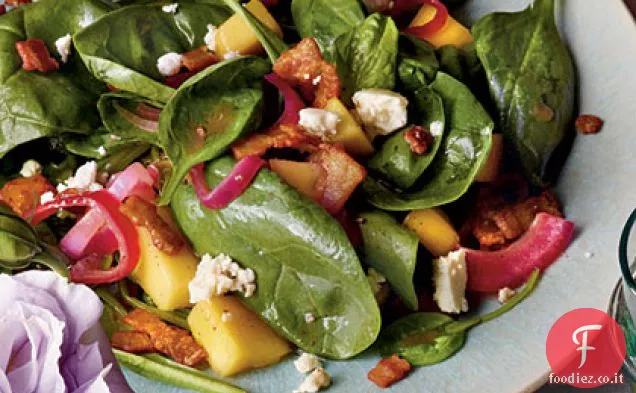 Insalata di mango e spinaci con vinaigrette di pancetta calda