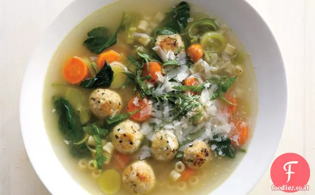 Minestrone di primavera con polpette di pollo