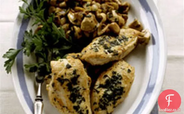 Insalata calda di pollo, funghi e spinaci