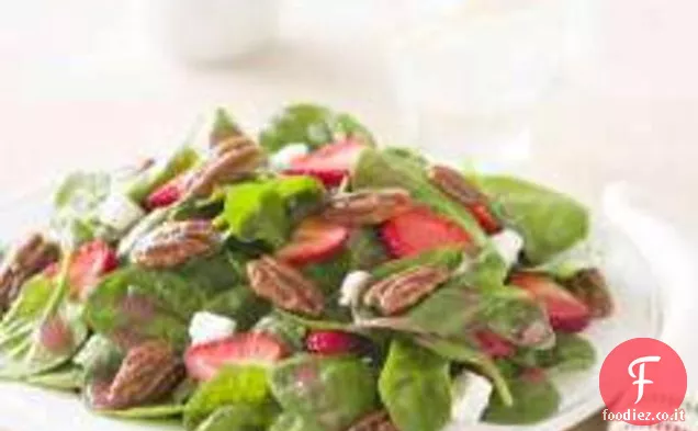 Insalata di spinaci con fragole, feta e noci pecan glassate