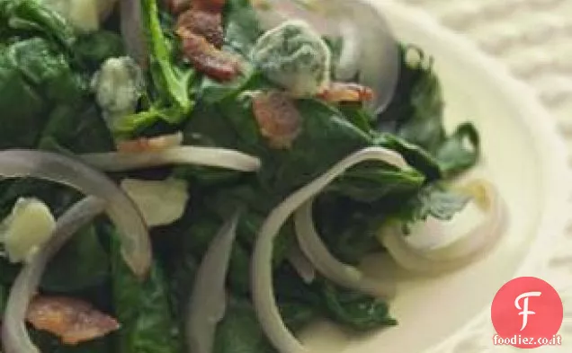 Spinaci saltati con cipolla rossa, pancetta e formaggio blu