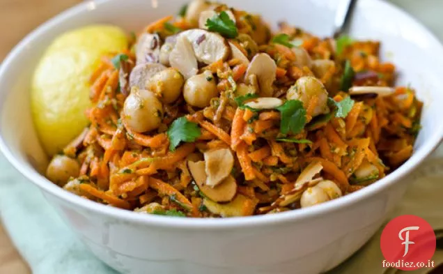 Insalata di carote e ceci con Mandorle fritte