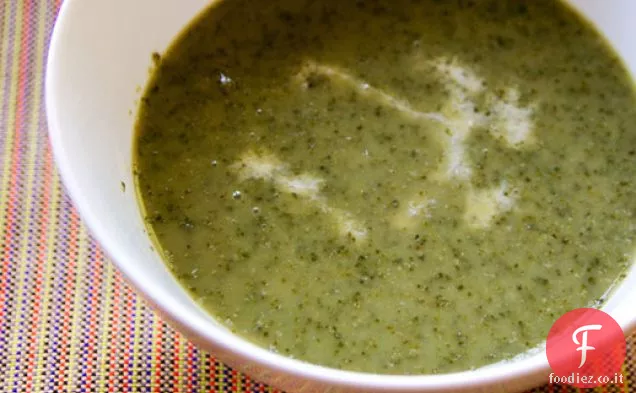 Zuppa cremosa di lattuga e aglio