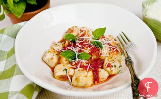 Gnocchi di Ricotta alle erbe con salsa di Pomodoro veloce