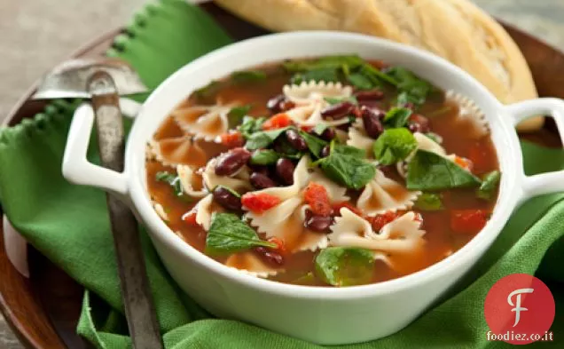 Zuppa di spinaci e pasta italiana veloce