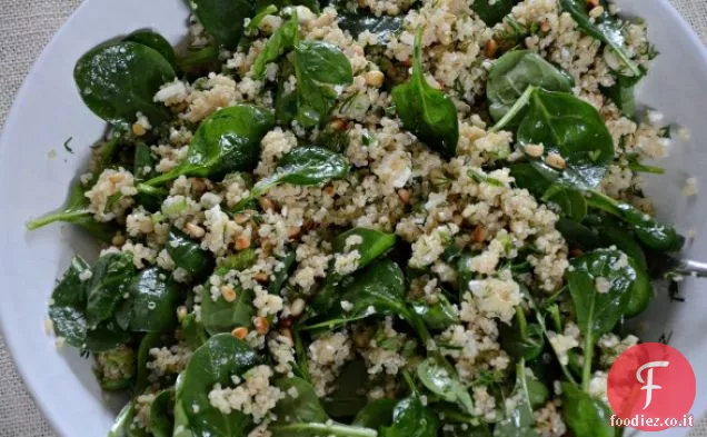 Insalata di spinaci e quinoa con feta e aneto