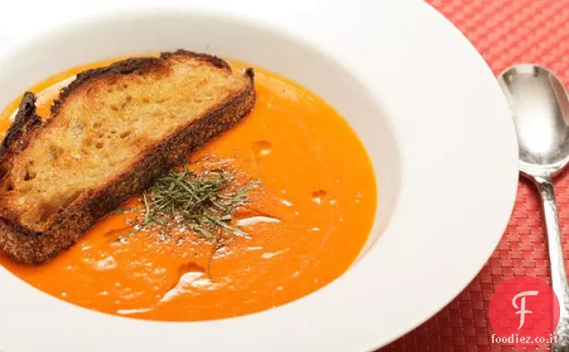 zuppa di pomodoro cremosa di 15 minuti (Vegan)