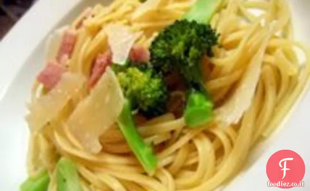 Carne Lite: Spaghetti con aglio, broccoli e prosciutto