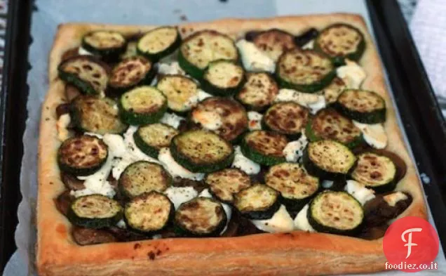 Cena stasera: crostata di zucchine, funghi e formaggio di capra