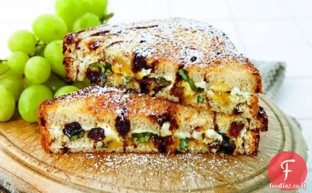 Cooking Light's Panini al formaggio di capra alla griglia con fichi e miele