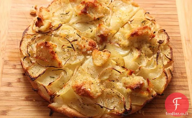 Easy Pan Pizza con patate, cipolla e Rosmarino (Vegan)