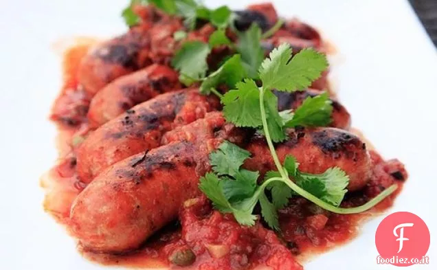Chorizo messicano alla griglia con salsa piccante di pomodoro e cappero