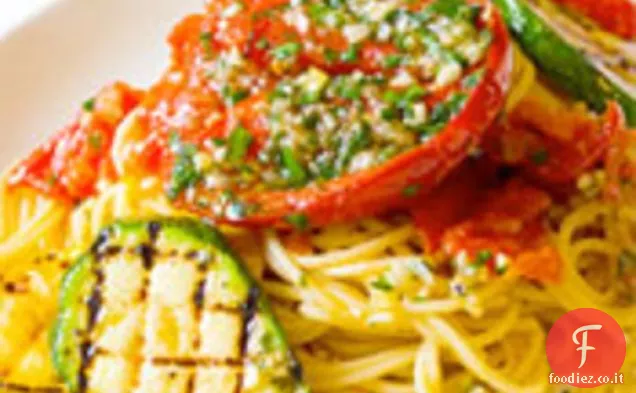 Mangiare per otto dollari: Spaghetti all'Aglio e Olio con verdure estive marinate