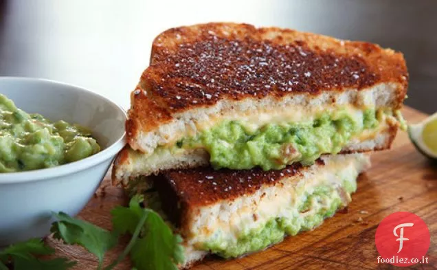 Formaggio grigliato con Guacamole
