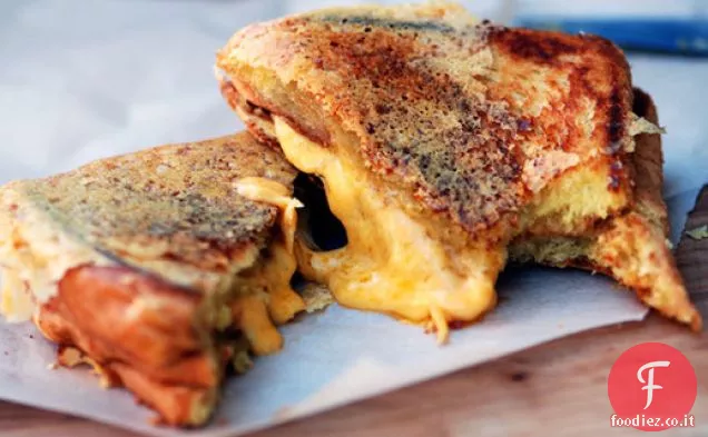 Croccante panino al formaggio grigliato