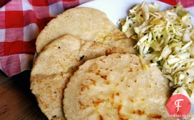 Mangia per otto dollari: Pupusas con Curtido