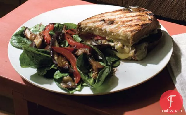 Melanzane, Peperoni rossi e Fontina Panini con Insalata di spinaci