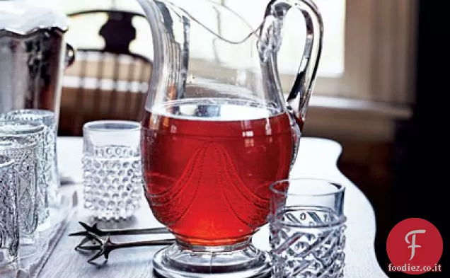 Cocktail di tè al mirtillo frizzante