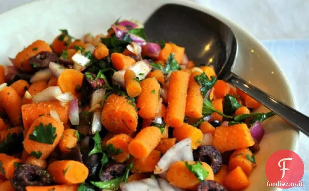 Insalata di carote speziata con olive