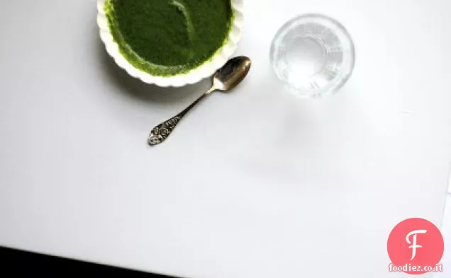 Zuppa di spinaci e aglio verde