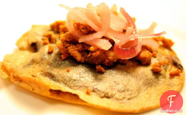 Cena stasera: Panuchos Yucatecos con Chorizo