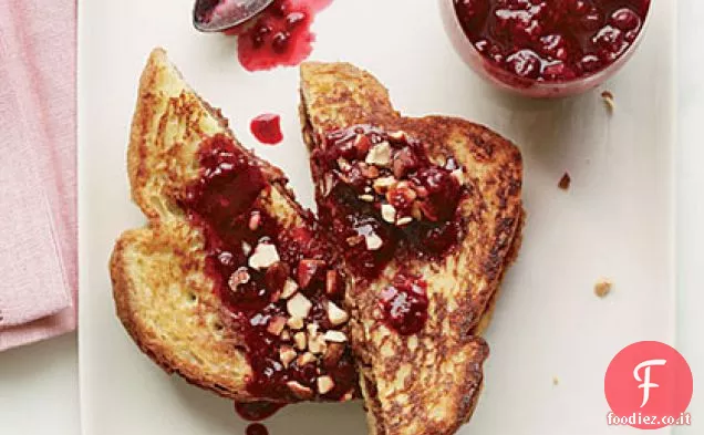 Toast alla francese con burro di mandorle e gelatina