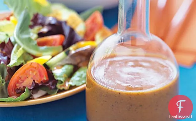 Insalata verde con condimento caldo all'aglio di Paprika