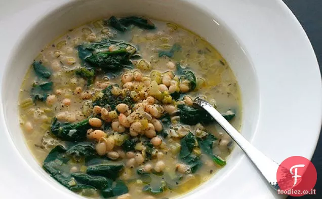 Zuppa di fagioli bianchi e spinaci con rosmarino e aglio (Vegan)