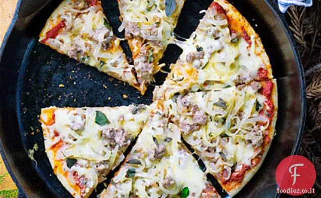 Pizza Camp con Cipolle Caramellate, Salsiccia e Fontina