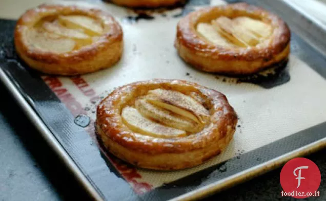 Il sussurratore di frutta e verdura: tortine di mele, formaggio di capra e miele