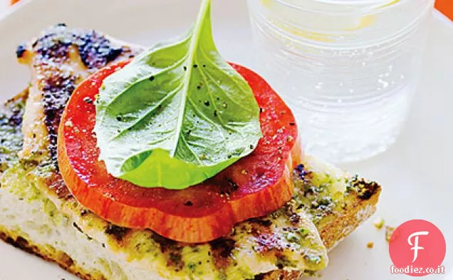 Panini al basilico e pollo alla griglia
