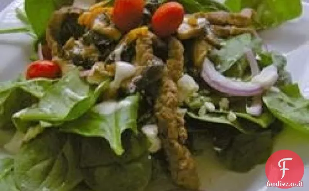 Bistecca di ferro piatto e insalata di spinaci
