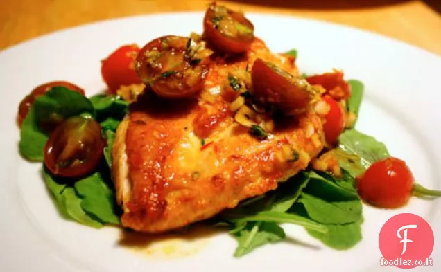 Cena stasera: Pollo appiattito con vinaigrette di pomodoro e zafferano su rucola