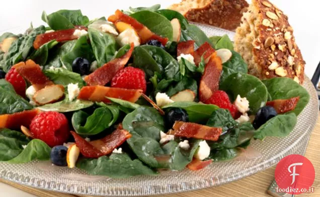 Insalata di spinaci estiva di pancetta di tacchino