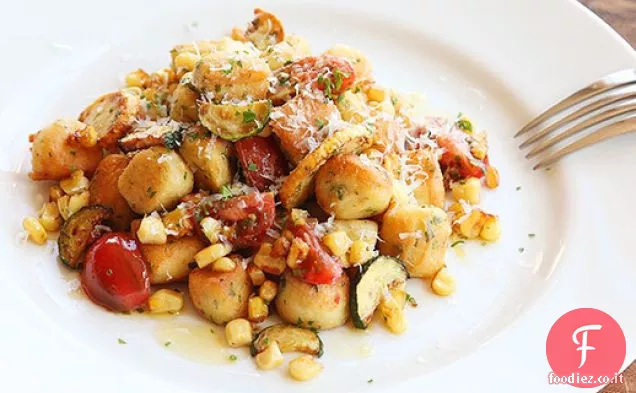 Gnocchi Parigini con Pomodorini Arrostiti, mais e Zucchine