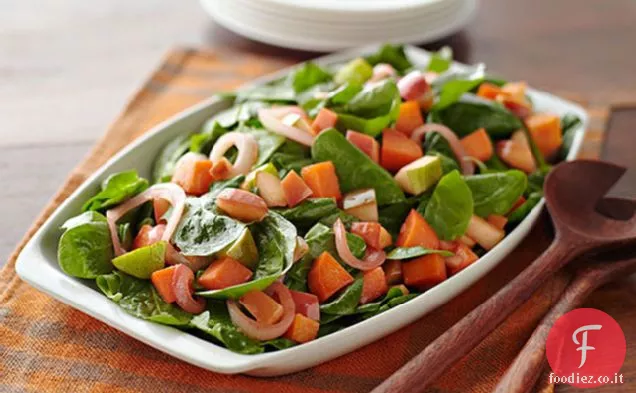 Insalata di patate dolci, mele e spinaci