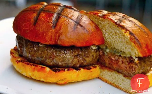 Hamburger alla griglia del maiale maculato a casa