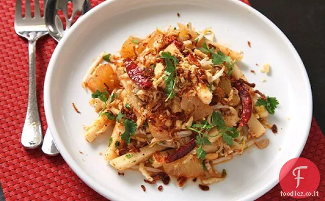 Insalata di Jicama e pomelo con condimento tailandese piccante (vegan)