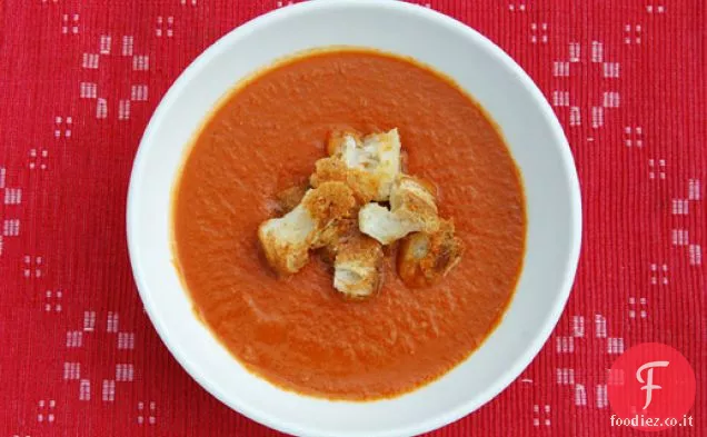 Zuppa di pomodoro arrosto con zucchero di canna e crostini di cheddar