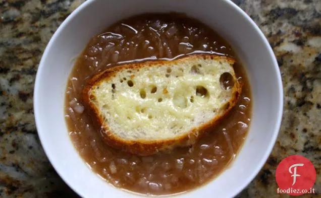 Balsamico Caramellato-Zuppa di cipolle rosse con crostini di formaggio