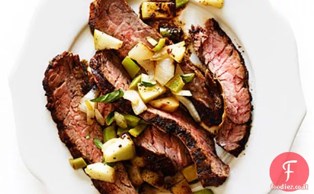 Caffè e Ancho Chile Skirt Steak con Cile verde-Apple Relish