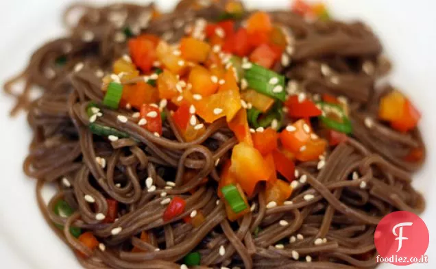 Cena stasera: Insalata di Soba fredda con peperoni e salsa Ponzu