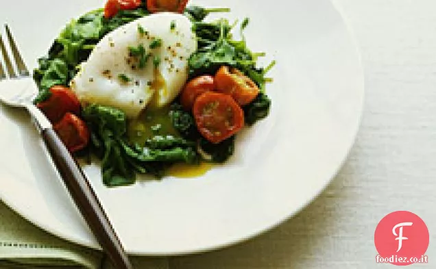 Uova in camicia con spinaci e pomodori